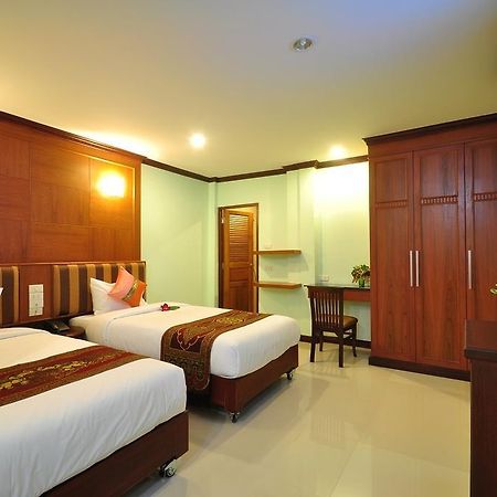 Sky Suites Bangkok Bagian luar foto