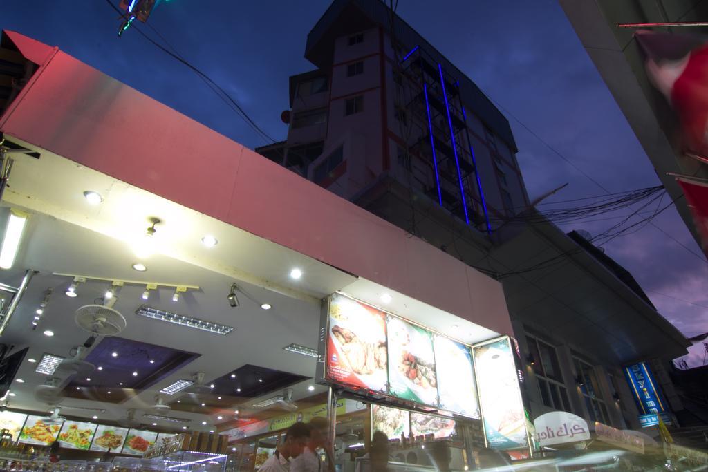 Sky Suites Bangkok Bagian luar foto