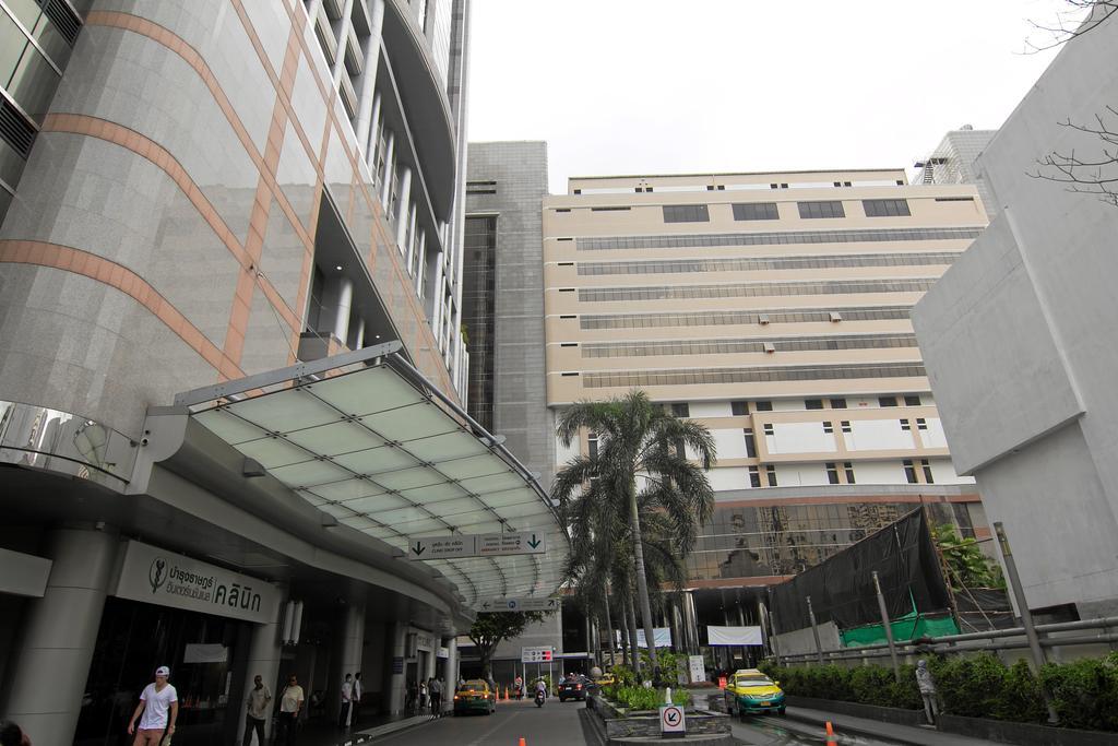 Sky Suites Bangkok Bagian luar foto