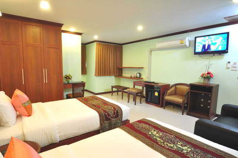Sky Suites Bangkok Bagian luar foto