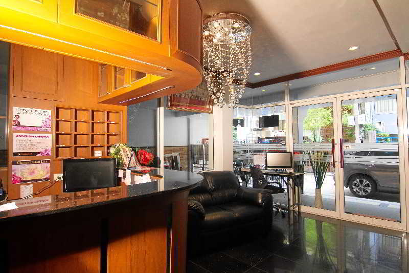 Sky Suites Bangkok Bagian luar foto