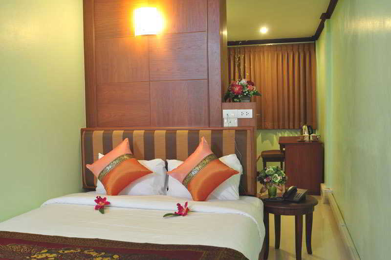 Sky Suites Bangkok Bagian luar foto