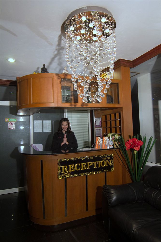 Sky Suites Bangkok Bagian luar foto