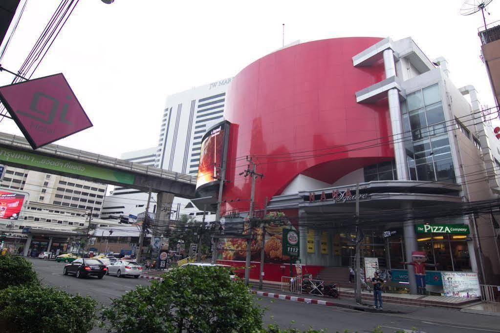 Sky Suites Bangkok Bagian luar foto